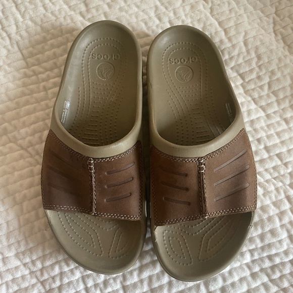 CROCS BOGOTA SLIDES SLIP ON SANDALS TAN/BROWN MENS SIZE MED 8 - Picture 1 of 9